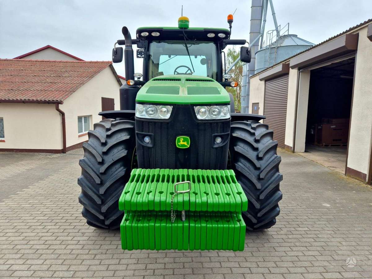 John Deere 8260R, traktoriai