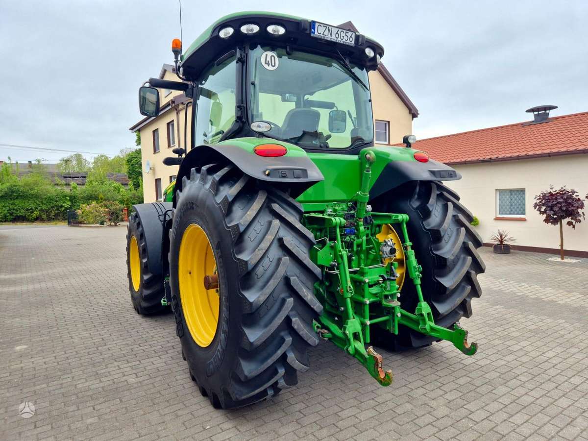 John Deere 8260R, traktoriai