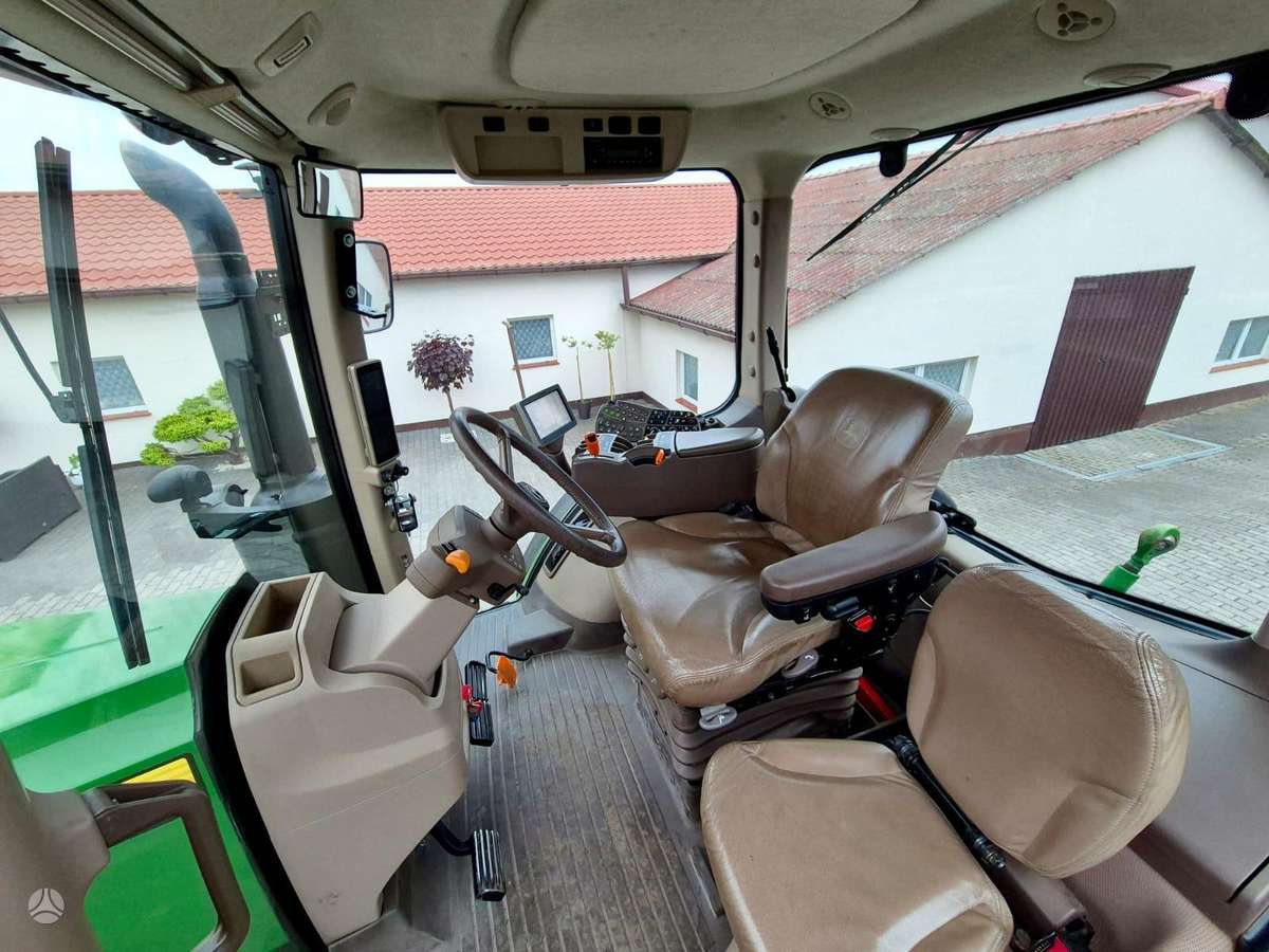 John Deere 8260R, traktori