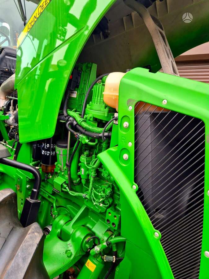 John Deere 8260R, traktori