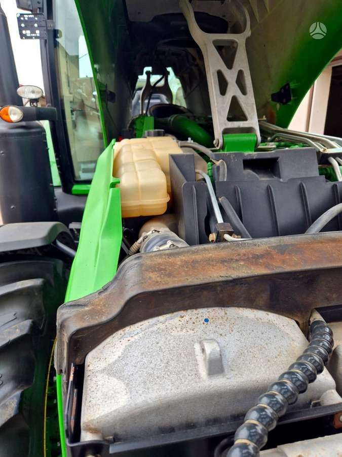 John Deere 8260R, traktori