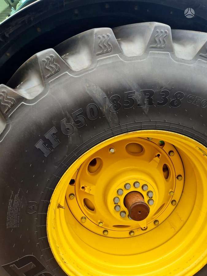 John Deere 8260R, traktoriai