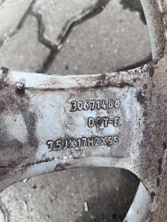 Volvo, lengvojo lydinio, R17