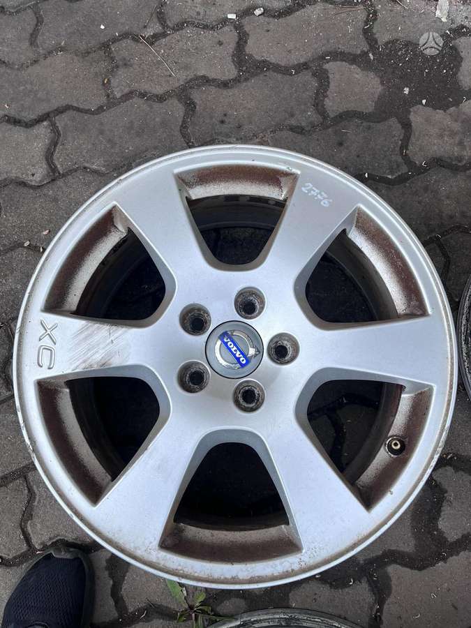 Volvo, lengvojo lydinio, R17