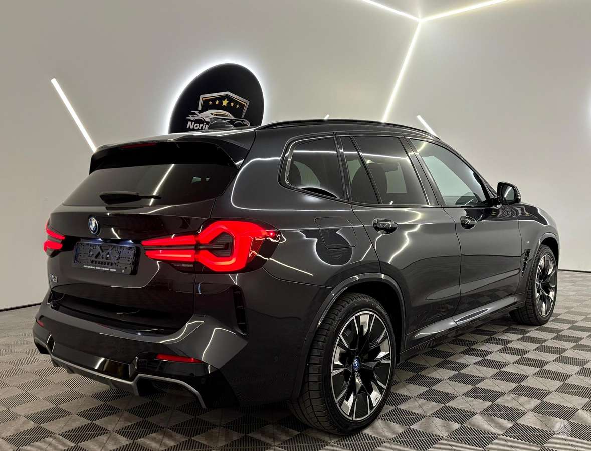 BMW iX3, Внедорожник / Кроссовер