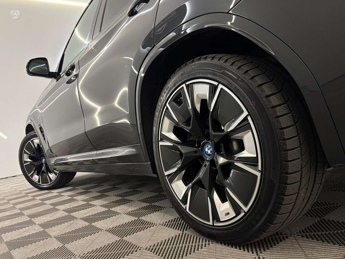 BMW iX3, Внедорожник / Кроссовер