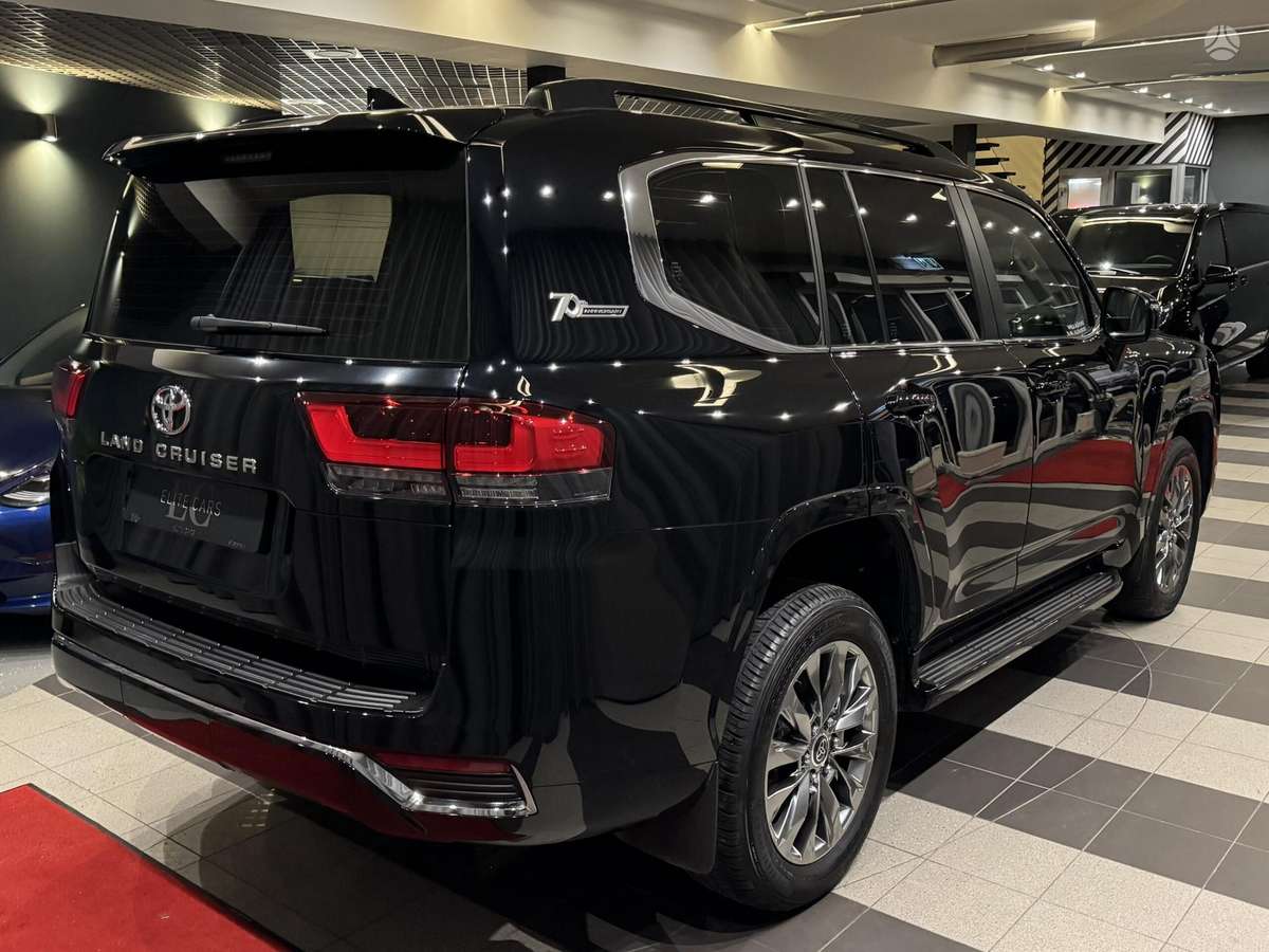 Toyota Land Cruiser - 4
