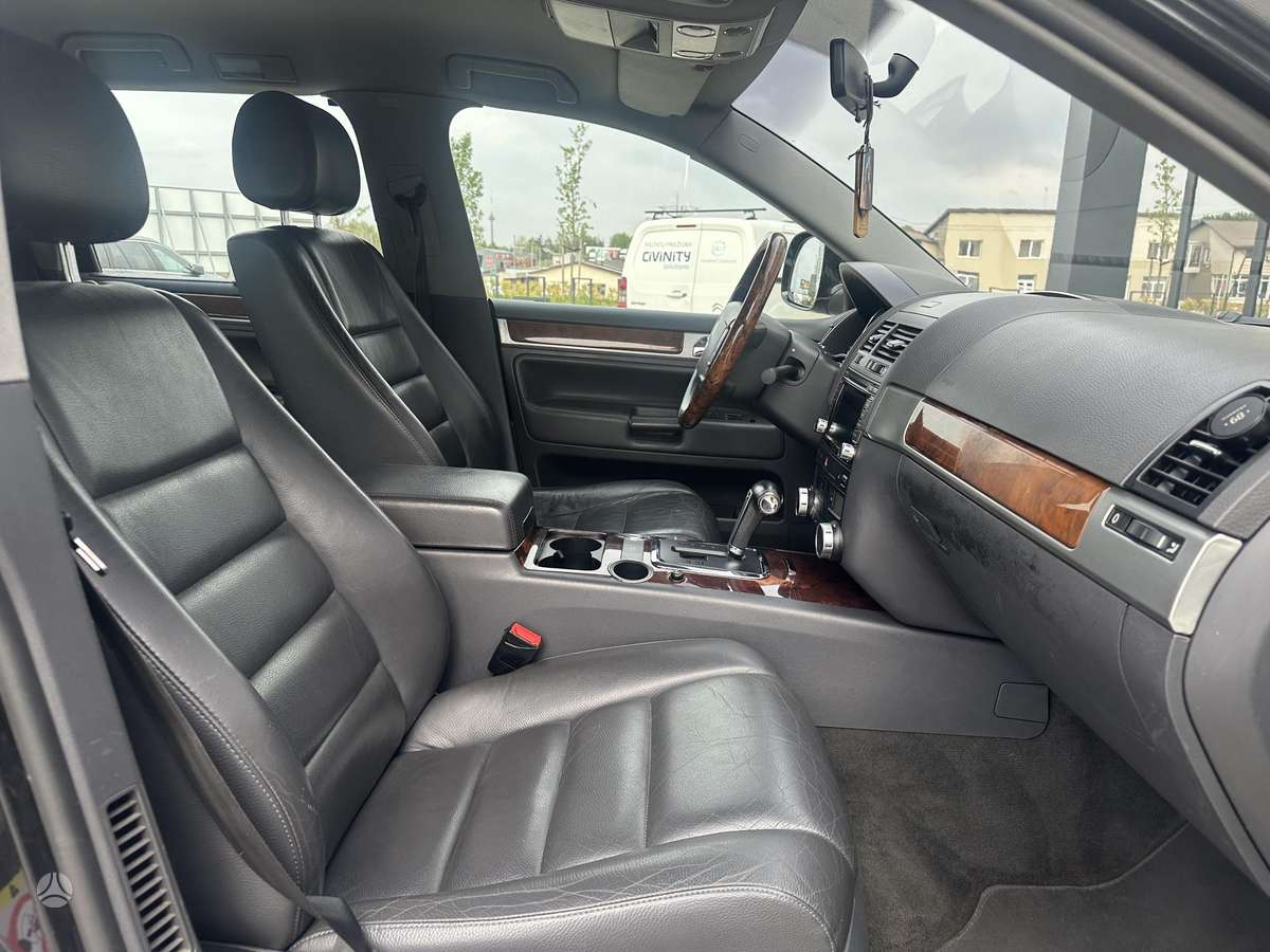 Volkswagen Touareg - 11