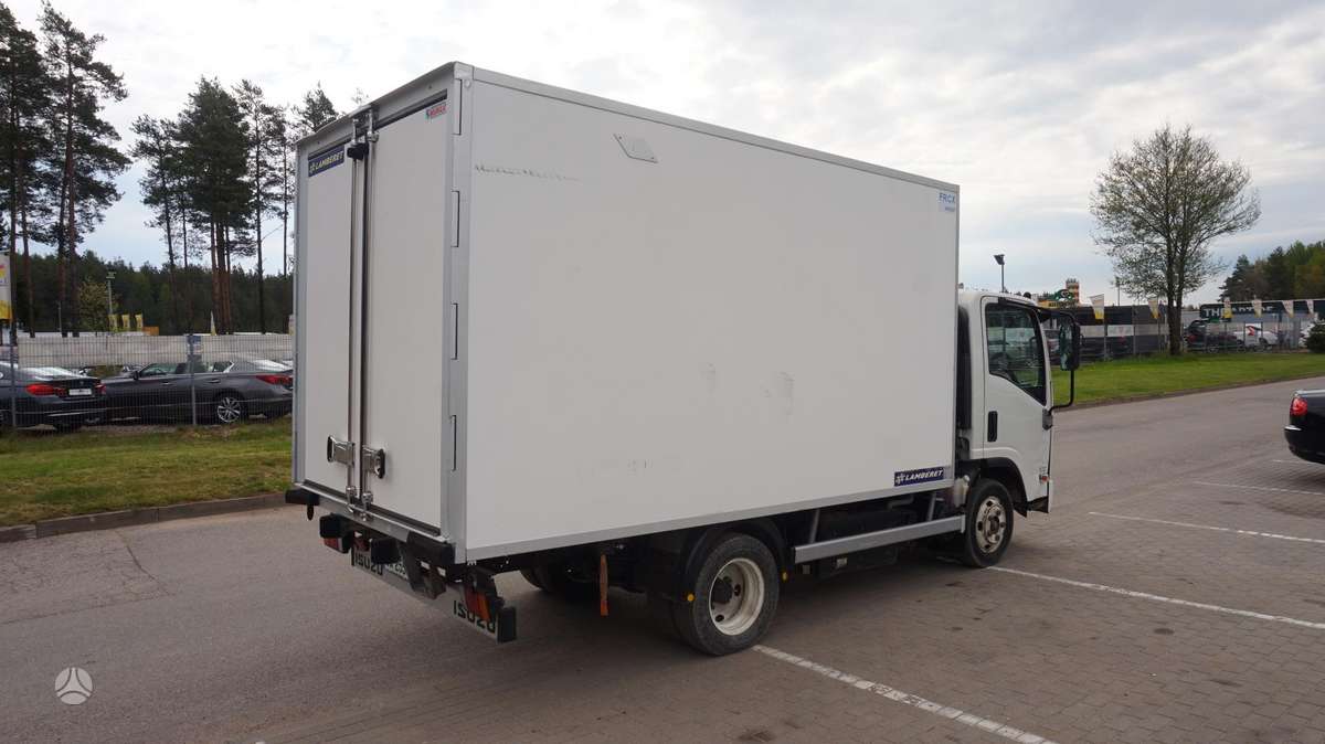 Isuzu NP35, refrižerātori