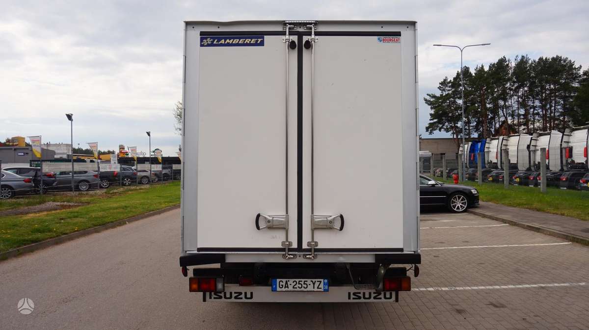 Isuzu NP35, refrigerated trucks