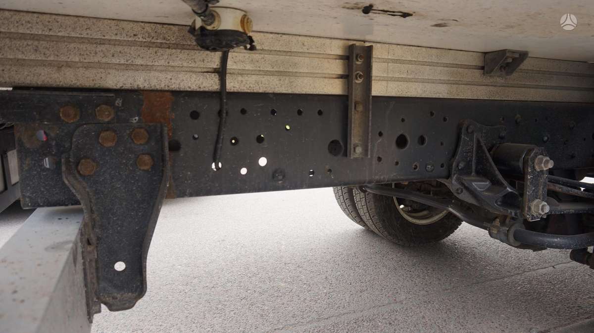 Isuzu NP35, рефрижераторы