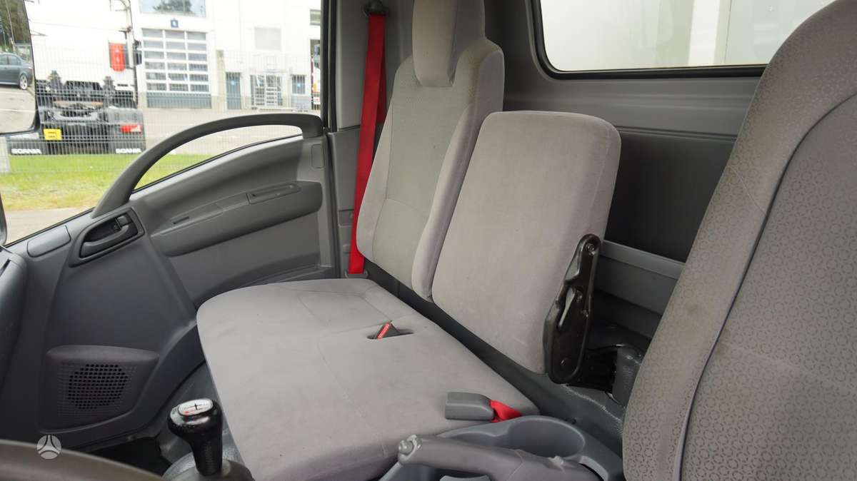 Isuzu NP35, refrigerated trucks