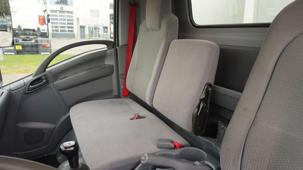 Isuzu NP35, рефрижераторы