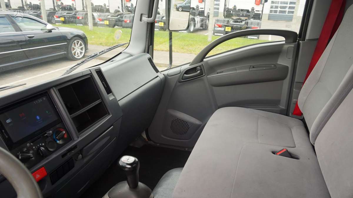 Isuzu NP35, refrižerātori