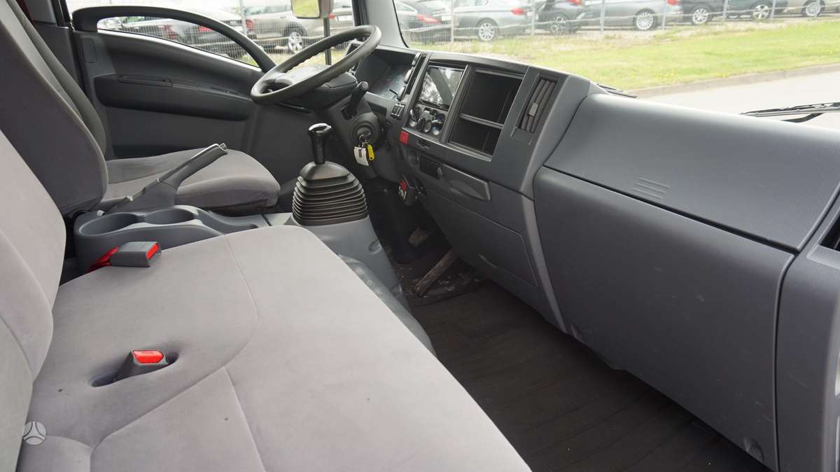 Isuzu NP35, refrižerātori