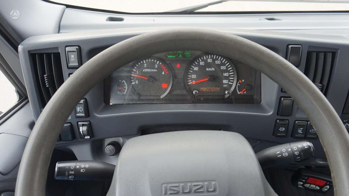 Isuzu NP35, refrižerātori
