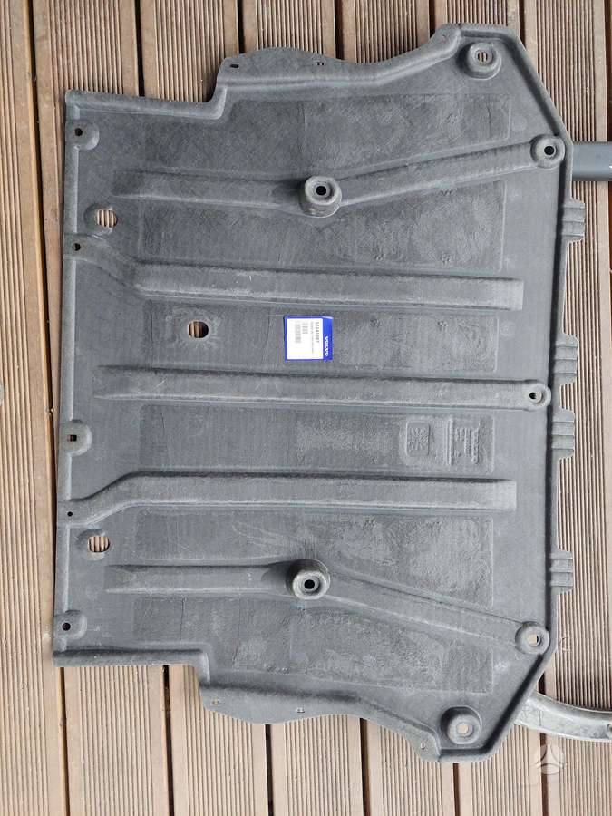Volvo XC40 virsbūves detaļas