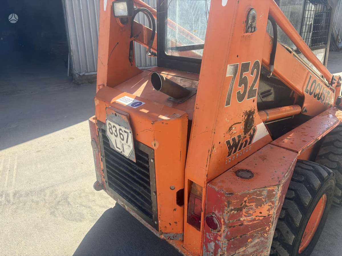 LOCUST 752, mini loaders