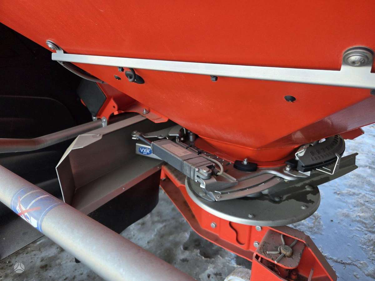 Kuhn Axis 40.2 H EMC+W, spreaders