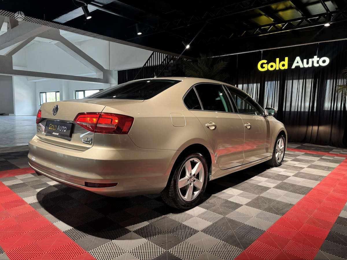 Volkswagen Jetta - 3