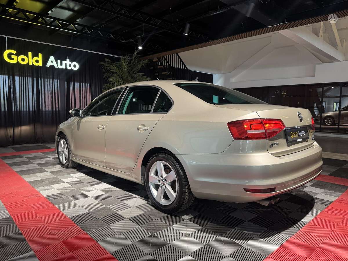 Volkswagen Jetta - 4