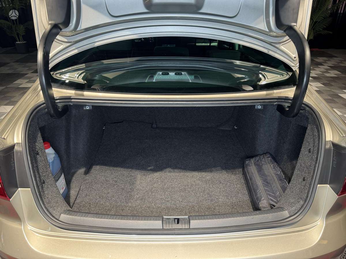 Volkswagen Jetta - 7