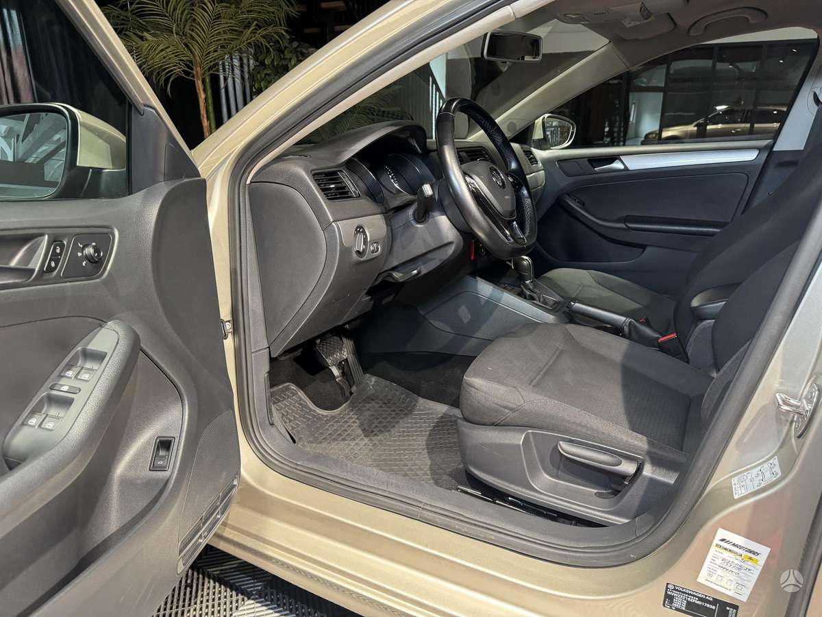 Volkswagen Jetta - 8