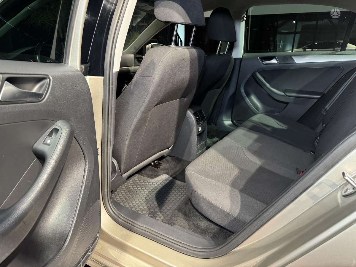 Volkswagen Jetta - 9