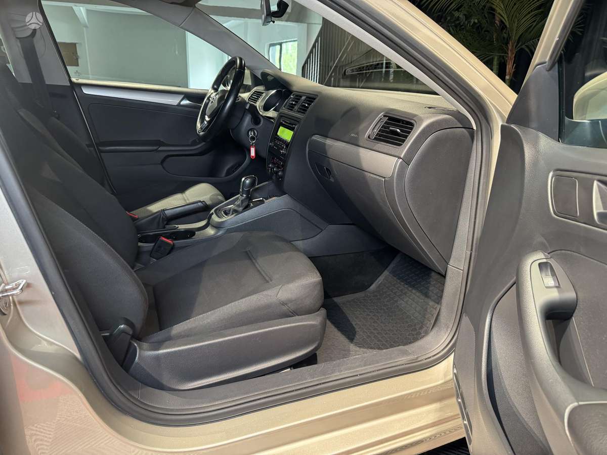 Volkswagen Jetta - 10