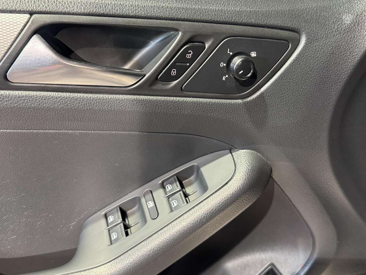 Volkswagen Jetta - 12