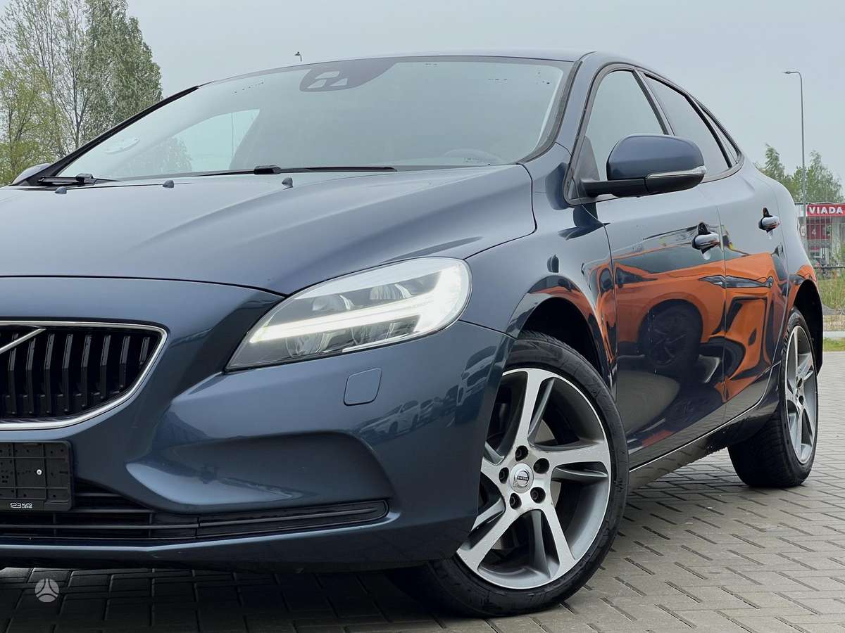 Volvo V40, 2.0 l., hatchback