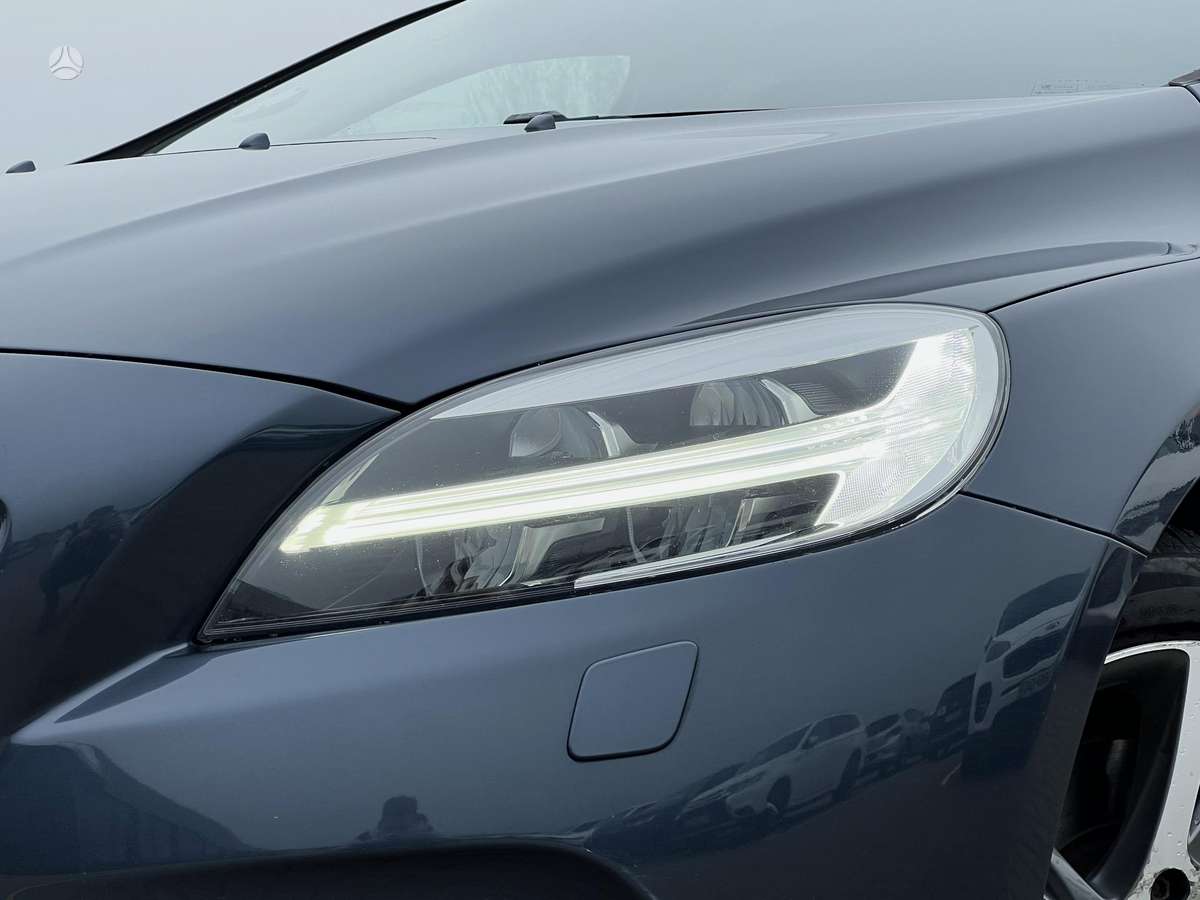 Volvo V40, 2.0 l., Хэтчбек