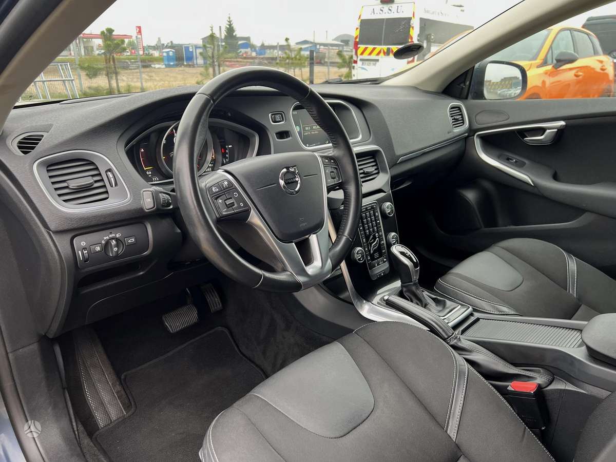 Volvo V40, 2.0 l., Хэтчбек