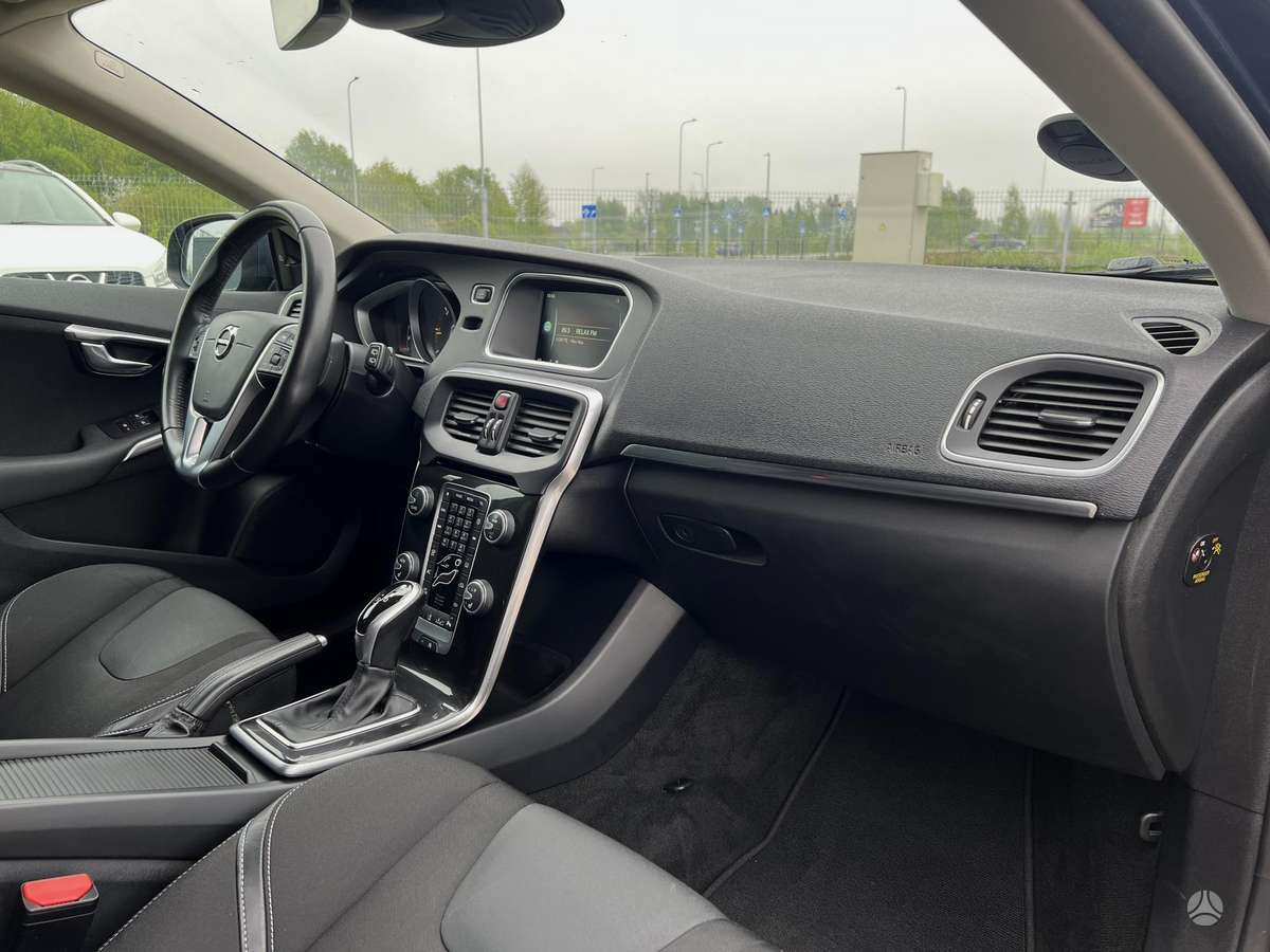 Volvo V40, 2.0 l., hatchback