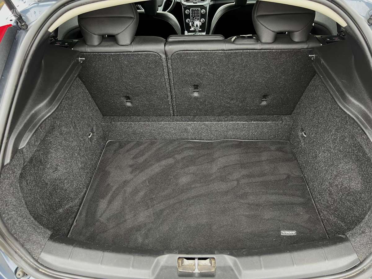 Volvo V40, 2.0 l., hatchback