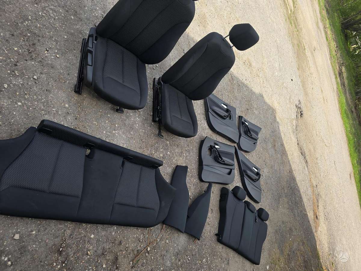 BMW 1 serija durų apmušalai, sėdynės