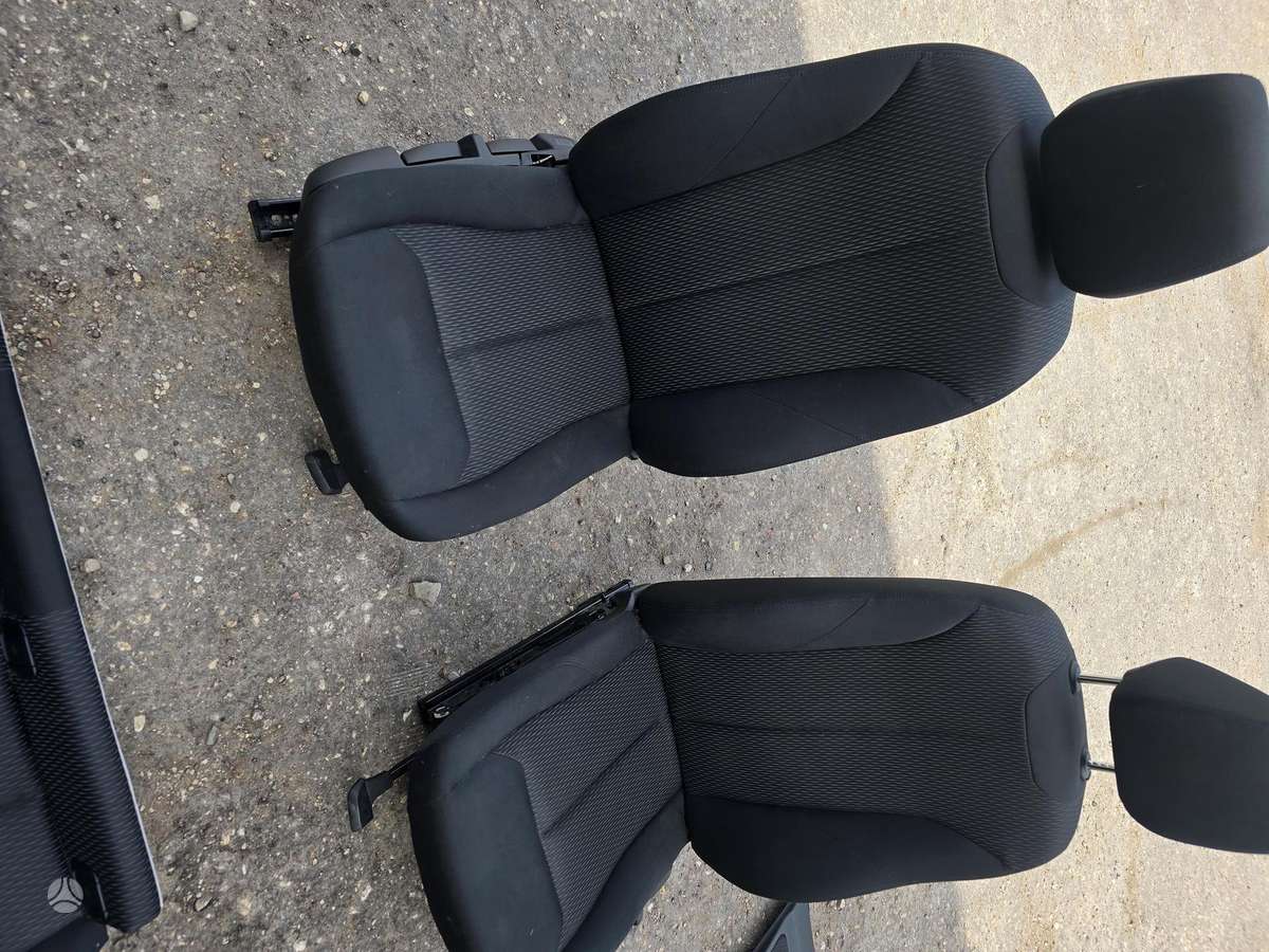 BMW 1 serija durų apmušalai, sėdynės