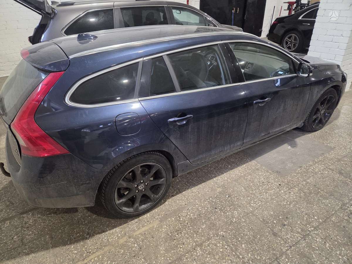 Volvo V60 Spalvos kodas 498