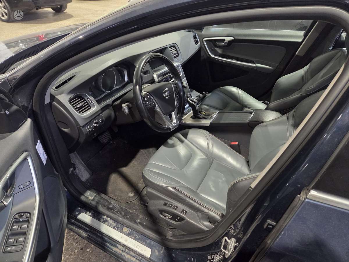Volvo V60 Spalvos kodas 498