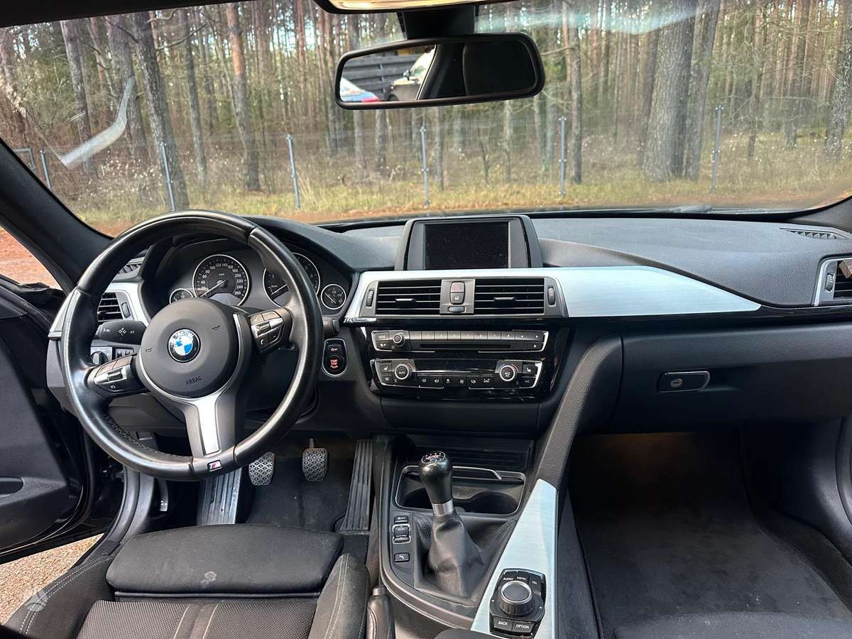 BMW 318, 1.5 l., Седан