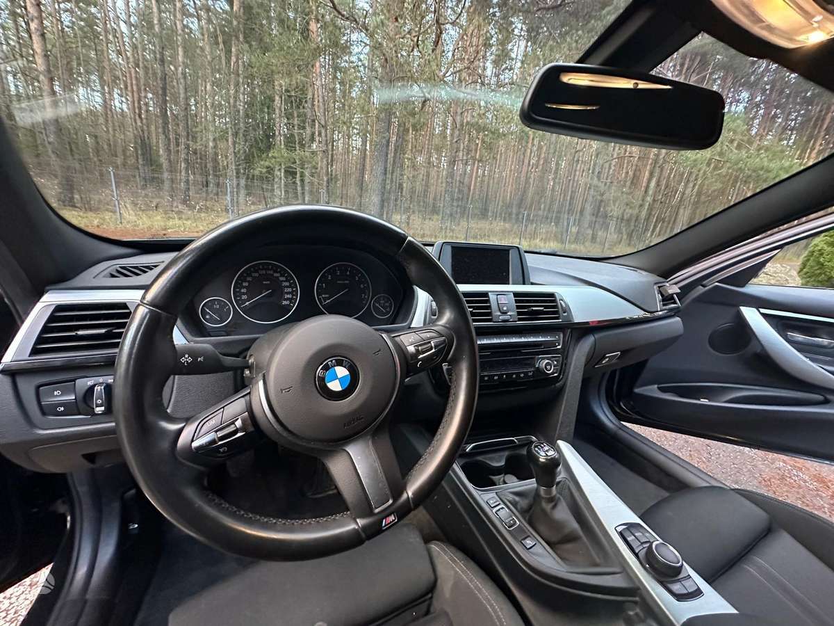 BMW 318, 1.5 l., Седан