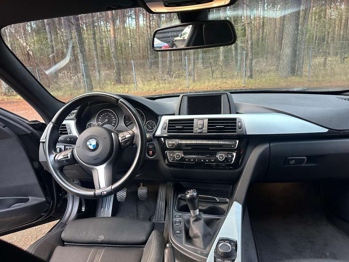 BMW 318, 1.5 l., Седан