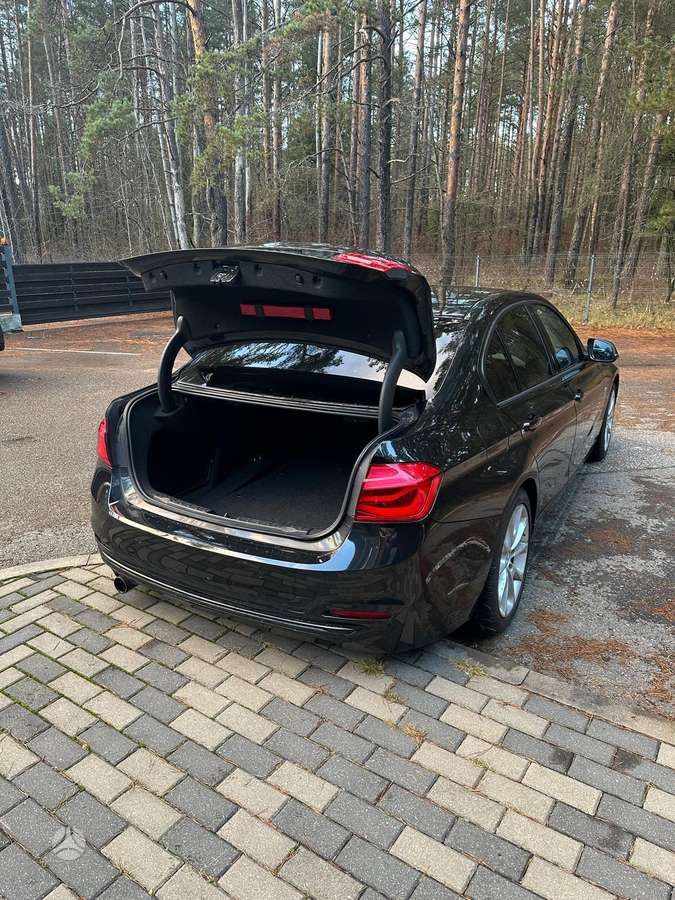 BMW 318, 1.5 l., Седан