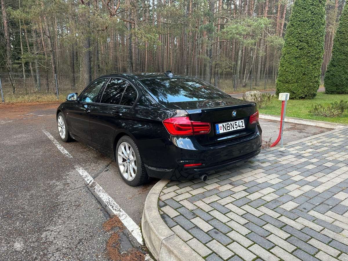 BMW 318, 1.5 l., Седан