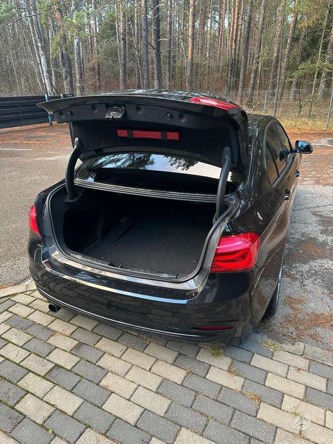 BMW 318, 1.5 l., Седан