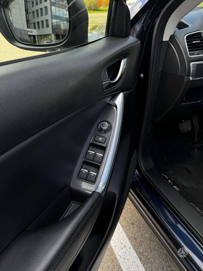 Mazda CX-5, 2.2 l., off-road / crossover