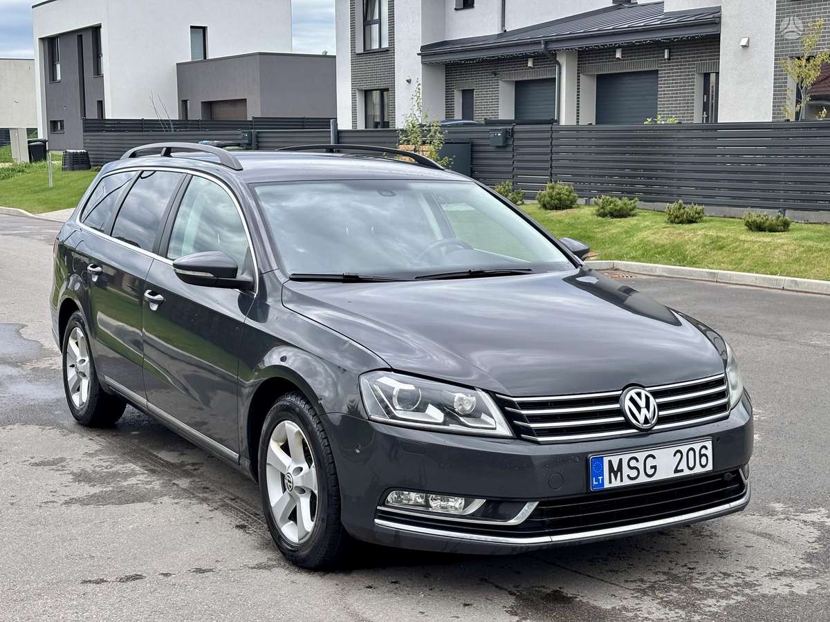 Volkswagen Passat - 1