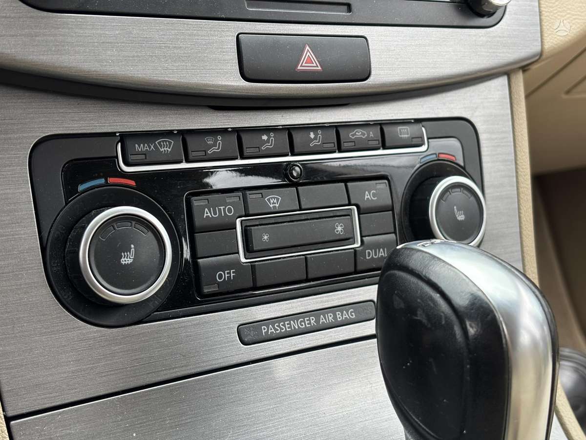 Volkswagen Passat - 11