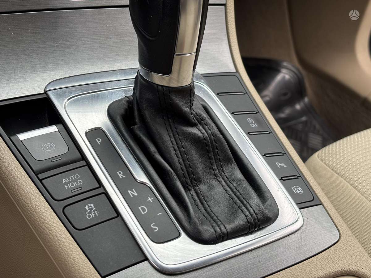 Volkswagen Passat - 12