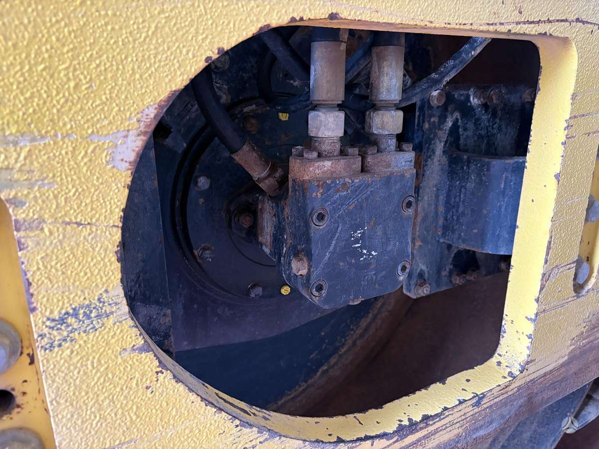 Bomag BW211 D-4, vibrator / compactor